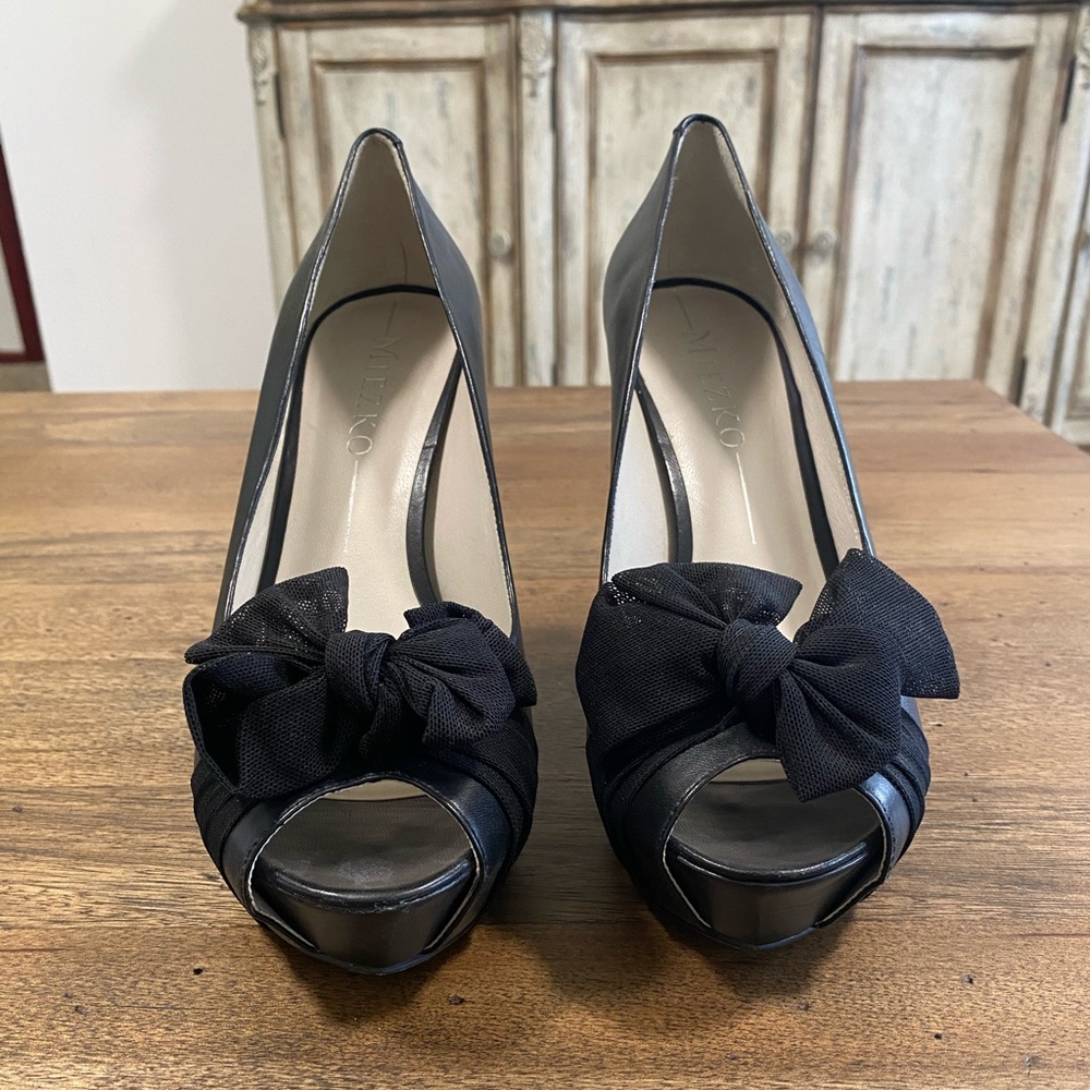 Size 7 Black peep toe